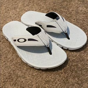 Oakley operative sandal/flip flops